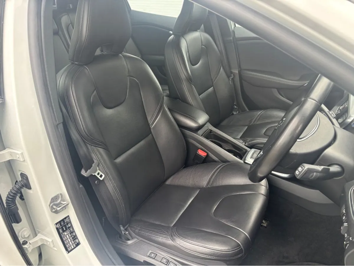 Volvo V40 D2 Inscription GT 5DR Auto - Image 2