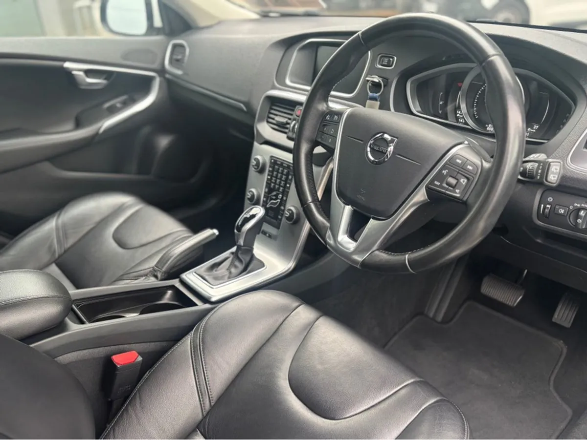 Volvo V40 D2 Inscription GT 5DR Auto - Image 3