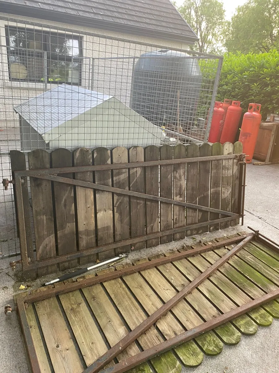 Wooden Gates - Image 2