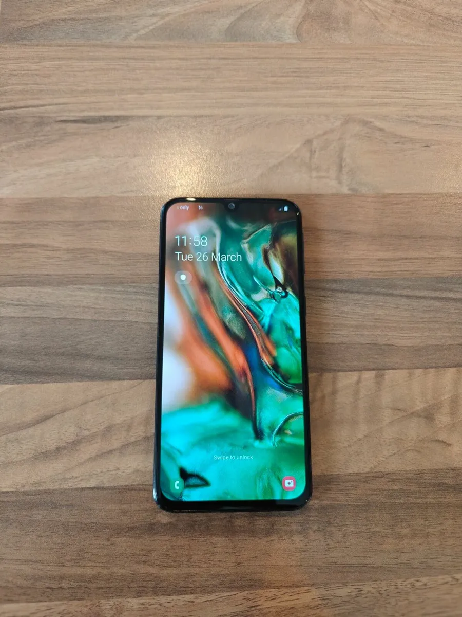 == NEW Samsung Galaxy A40 == - Image 1