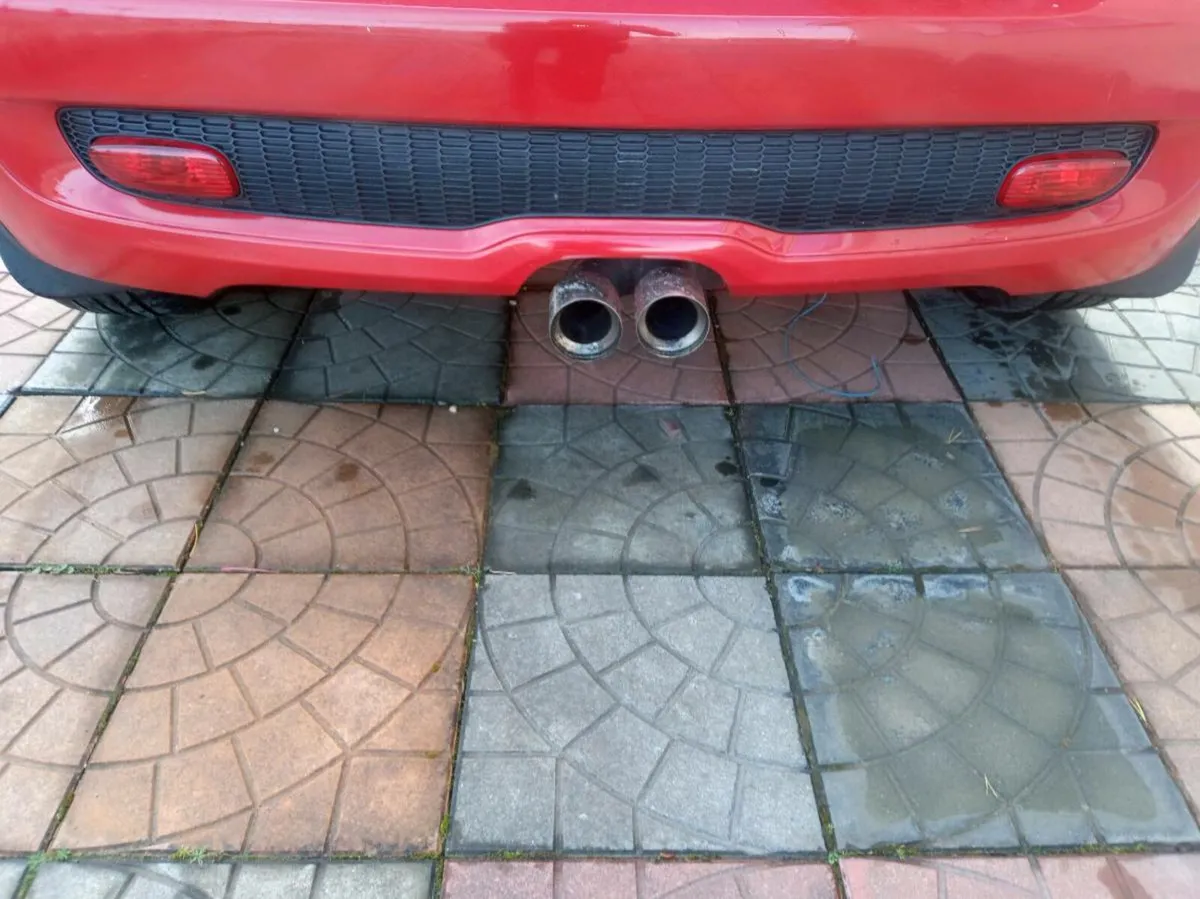 Car - Image 2