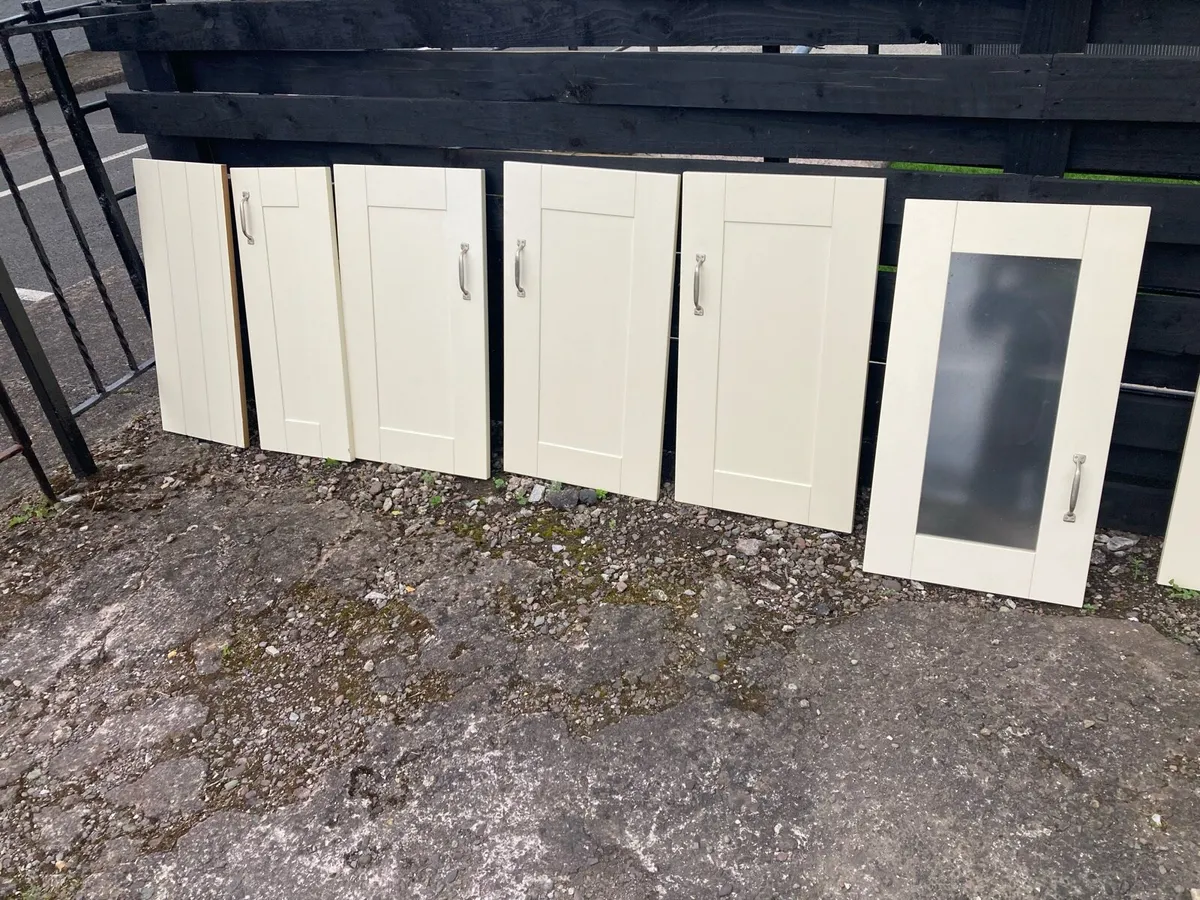 Kitchen cabinet doors - Image 1