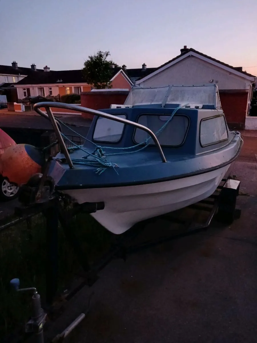 Fishing boat - Image 1
