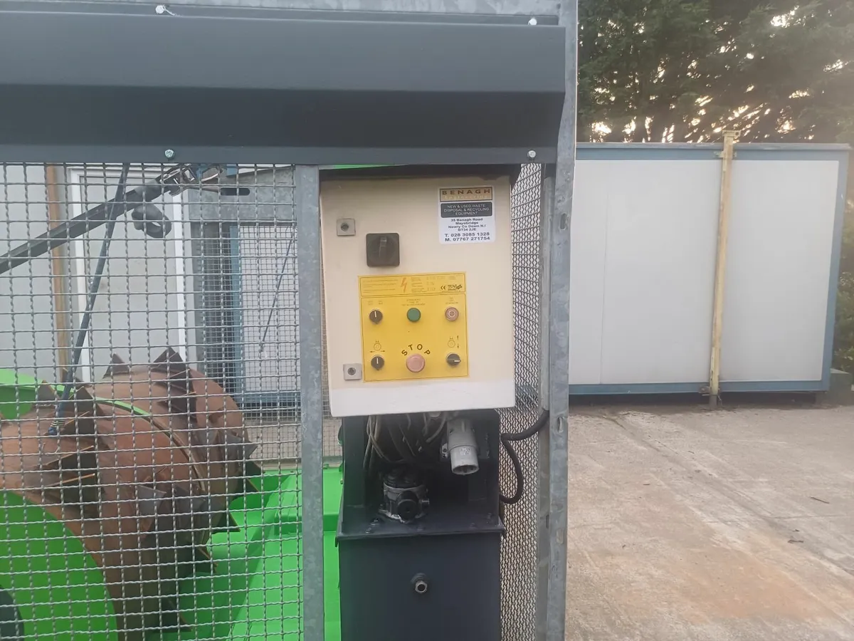 Waste compactor baler - Image 1