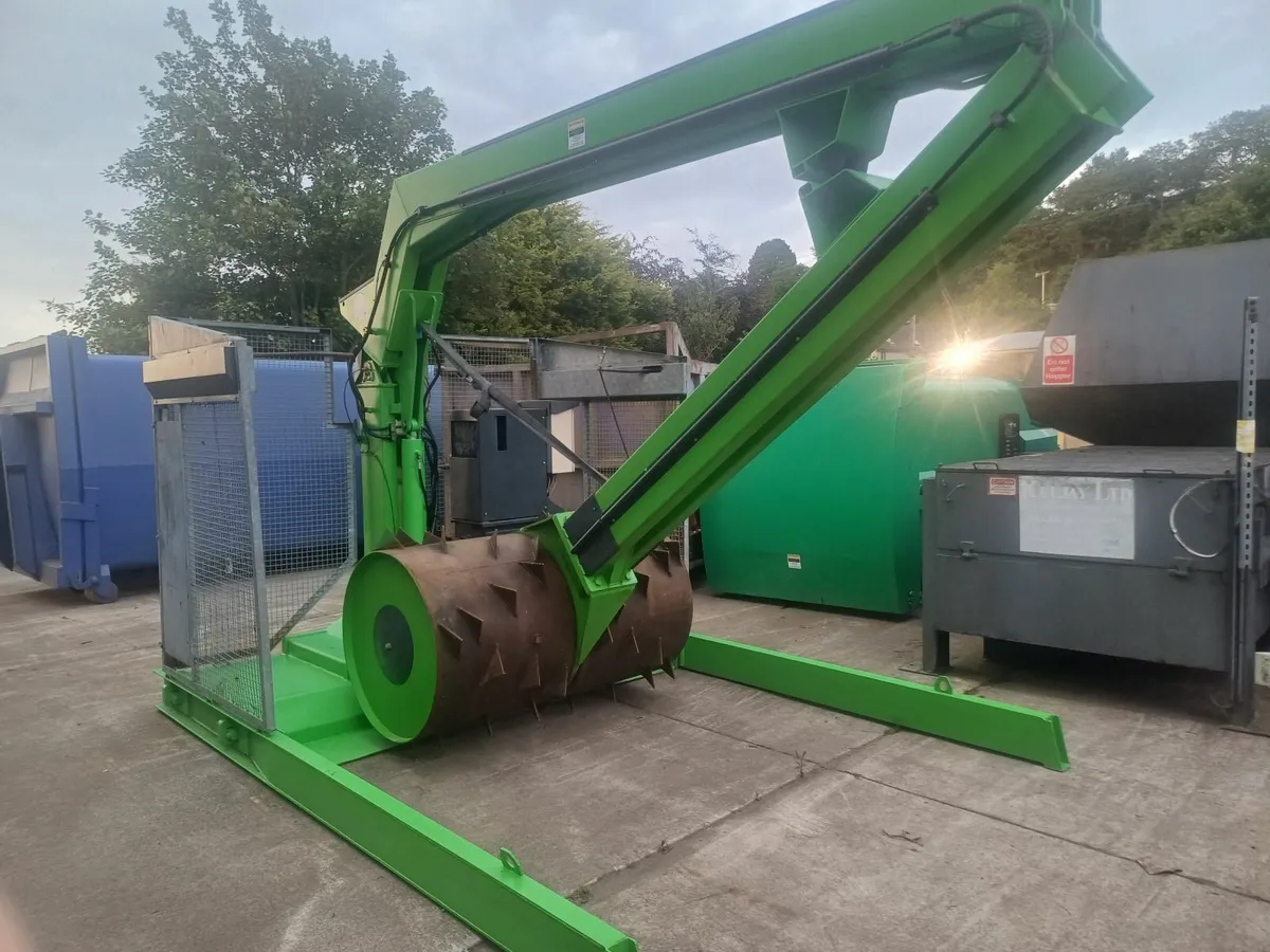 Waste compactor baler - Image 2