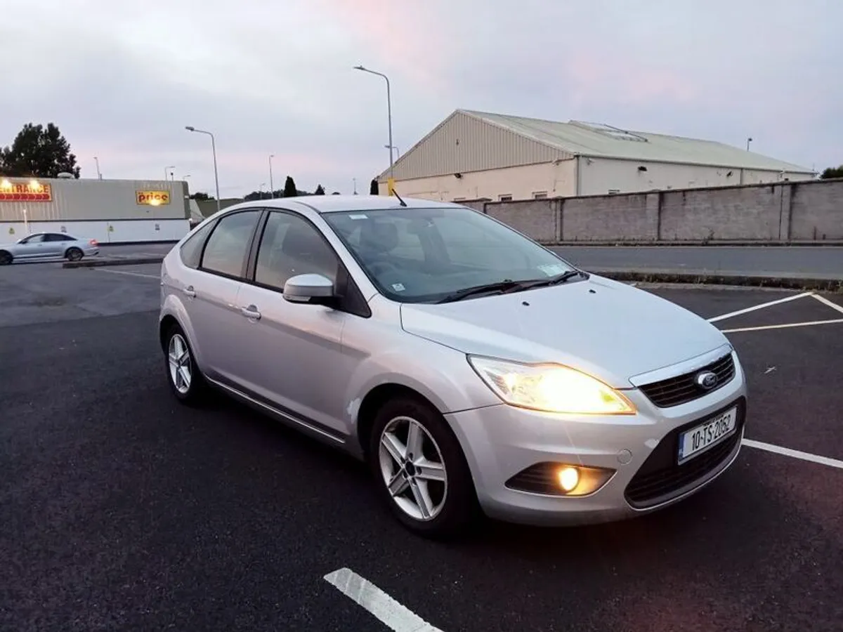 2010 Ford Focus - Image 2