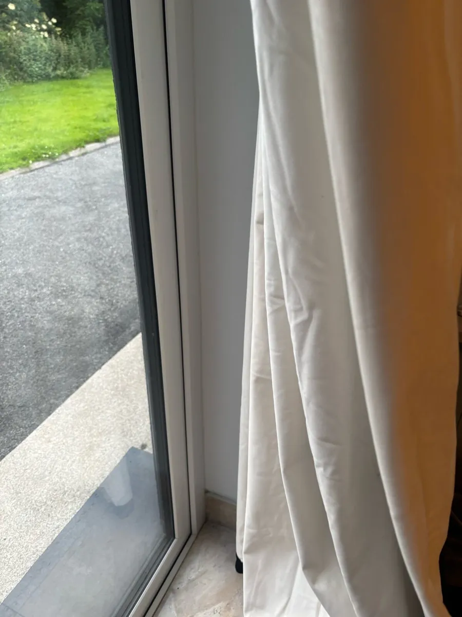 Curtains - Image 2