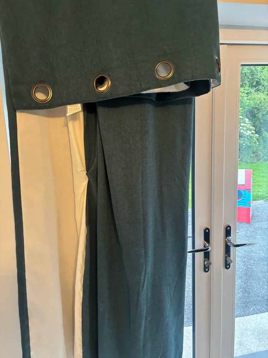 Curtains - Image 3