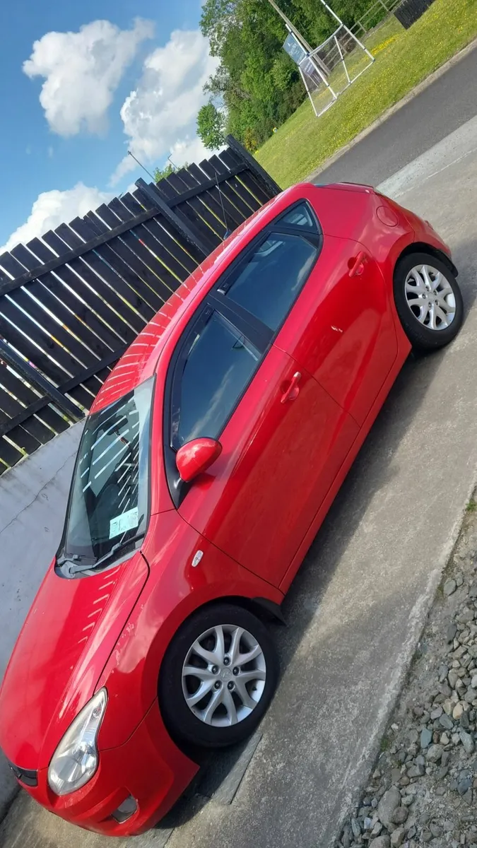 Hyundai i30 2010 - Image 2