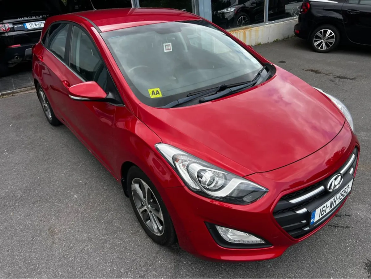 Hyundai i30 Deluxe 4DR 5DR - Image 1