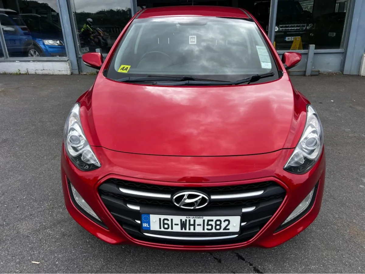Hyundai i30 Deluxe 4DR 5DR - Image 3