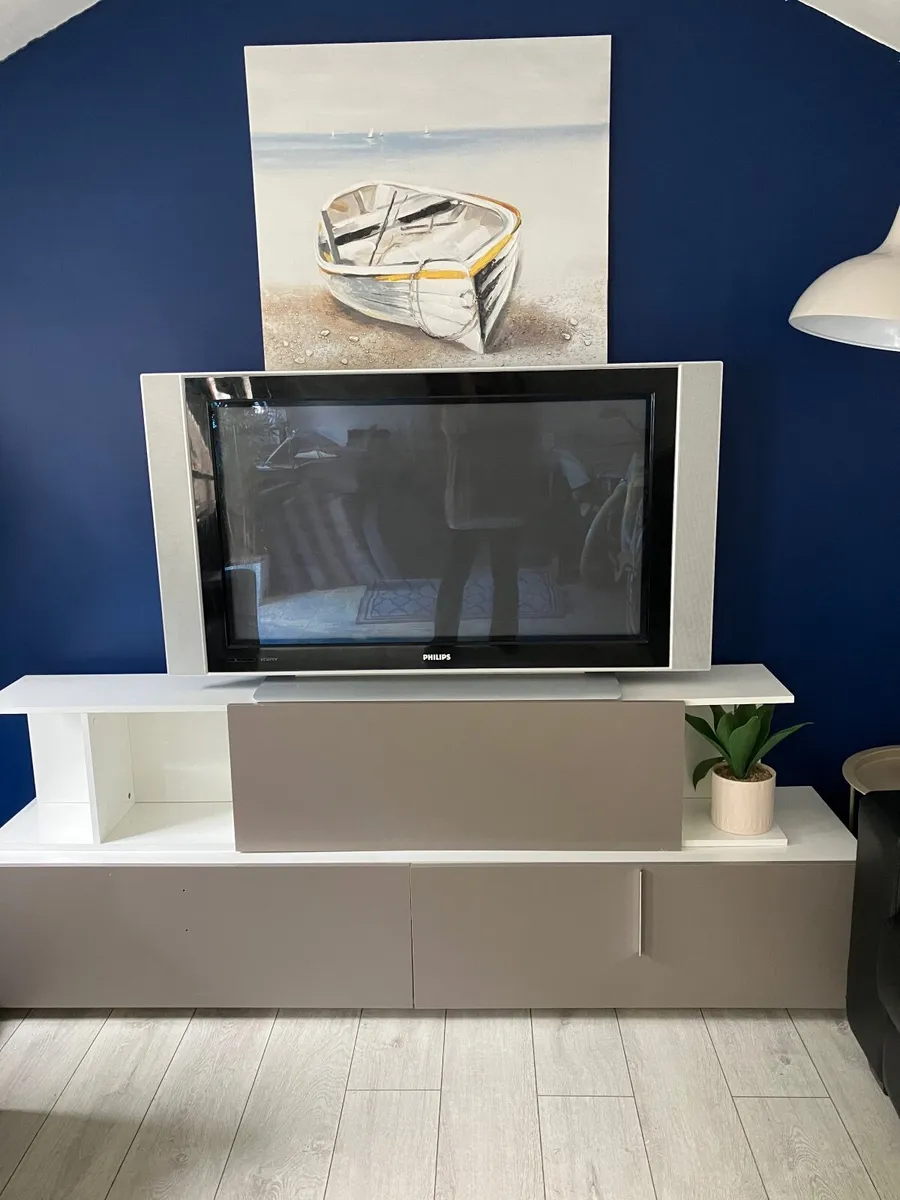 TV Unit - Image 1