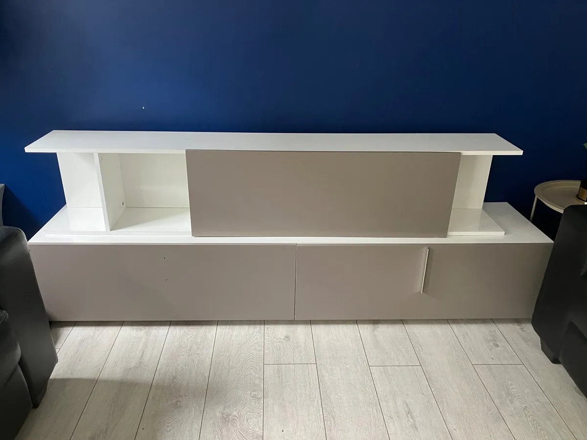 TV Unit - Image 2