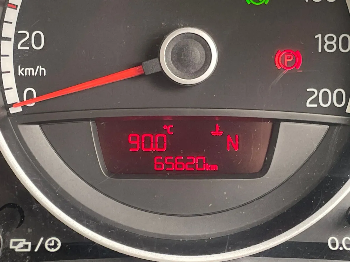 VW UP 1.0 PETROL AUTO 65KMS - Image 4