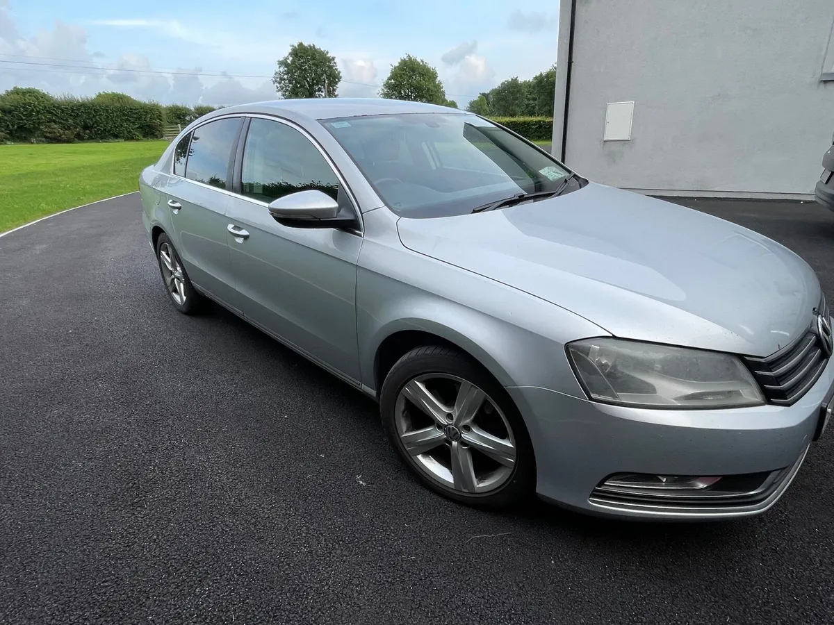 Volkswagen Passat 2012 - Image 2