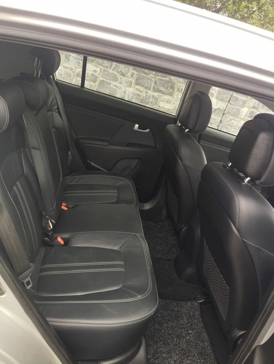 Kia Sportage 2014 Automatic - Image 2