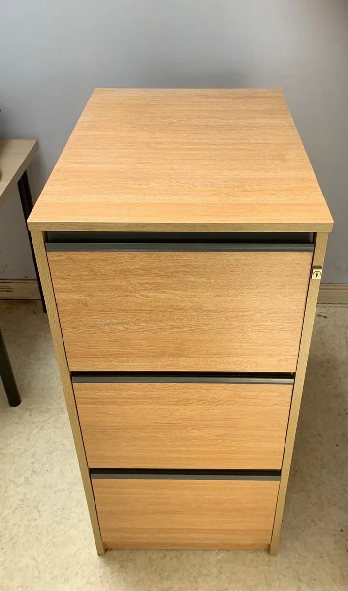 Filing cabinet. Wood effect, excellent condition - Image 1