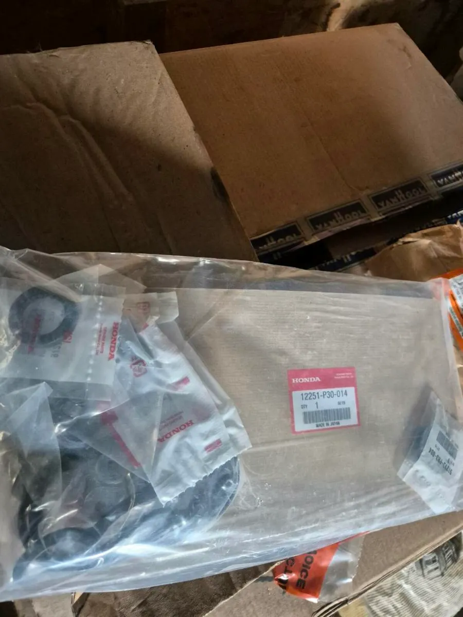 Honda EK9 Engine and rebuild kit - Image 4