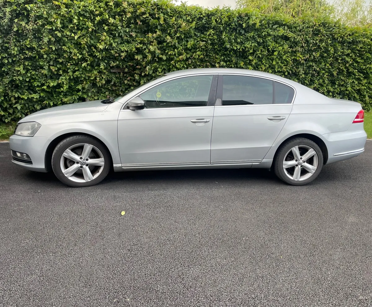 Volkswagen Passat 2012 - Image 1