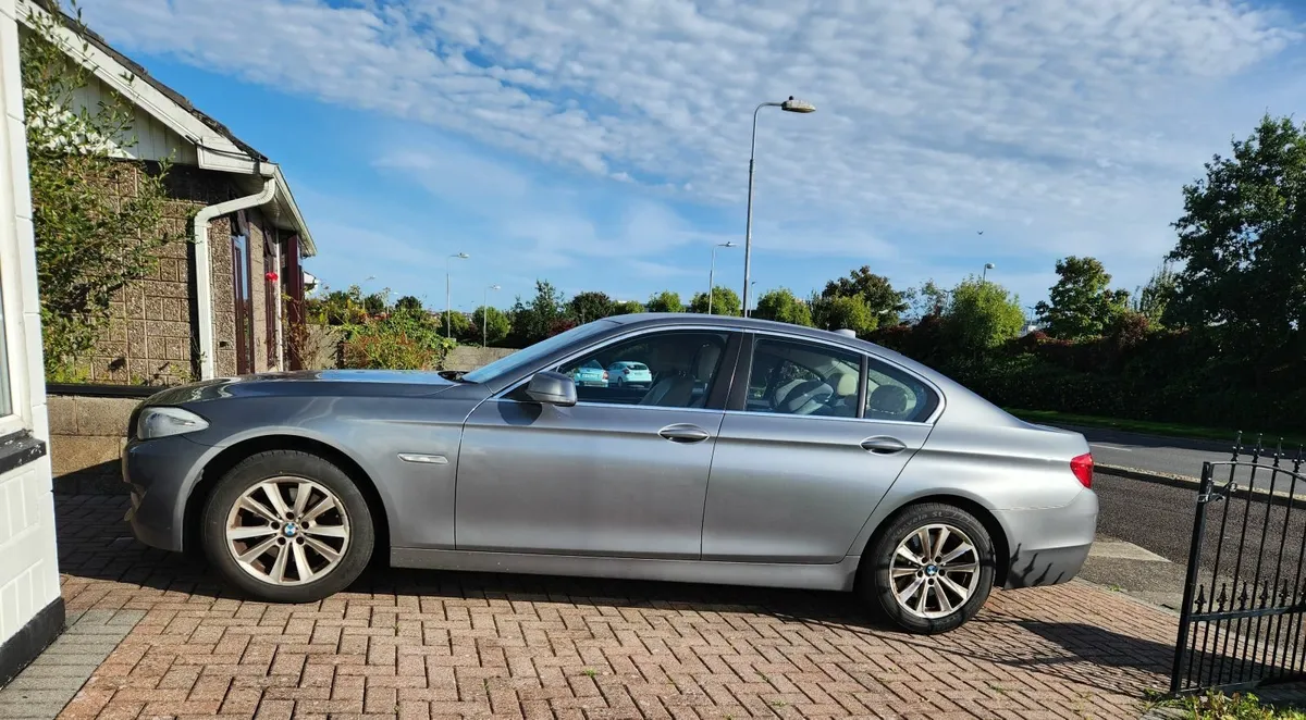 BMW 5-Series 2011 - Image 1