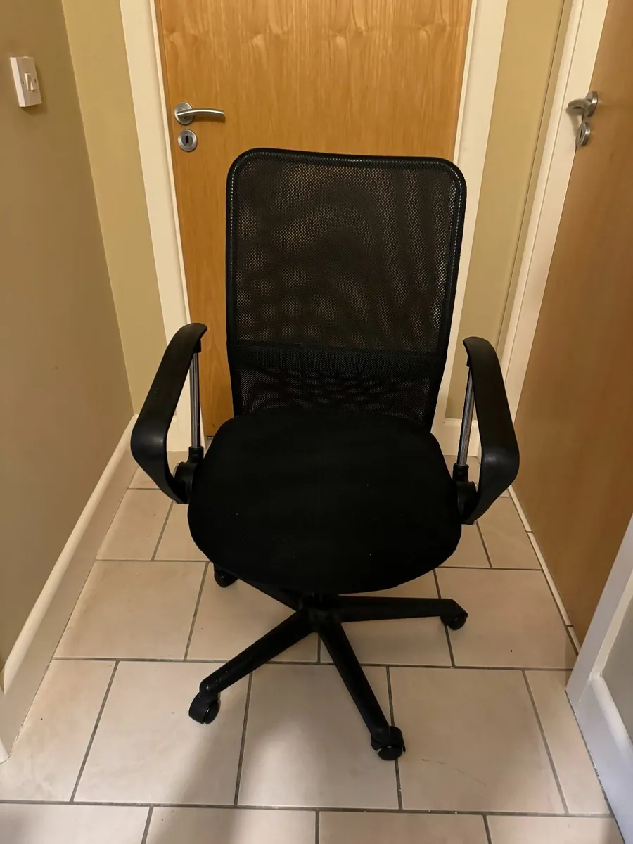 Office chair - Image 1