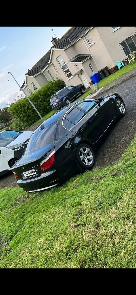 BMW 5-Series 2009 - Image 1