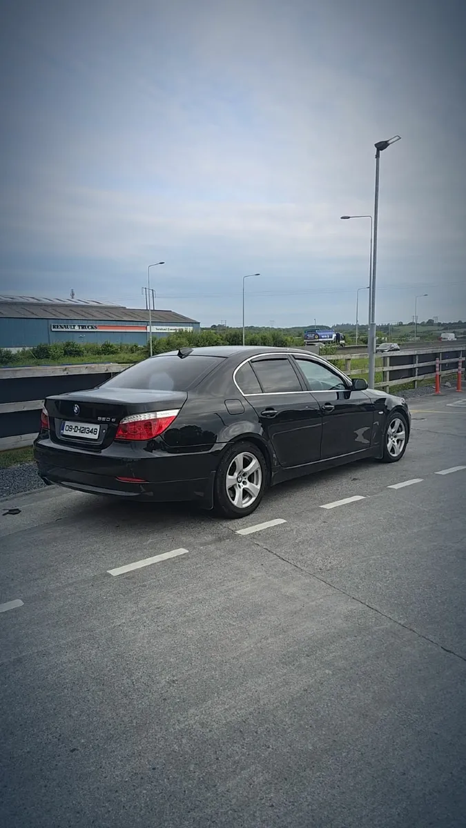 BMW 5-Series 2009 - Image 2
