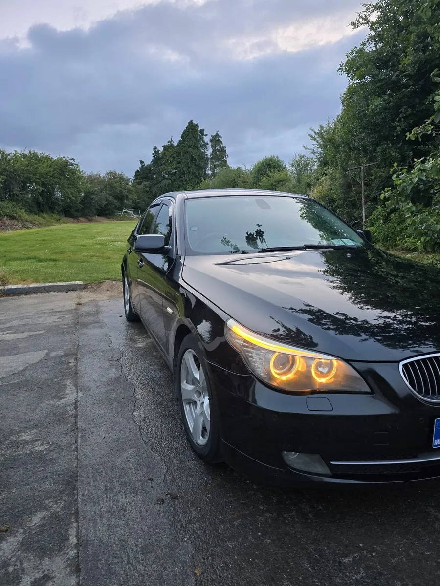 BMW 5-Series 2009 - Image 3