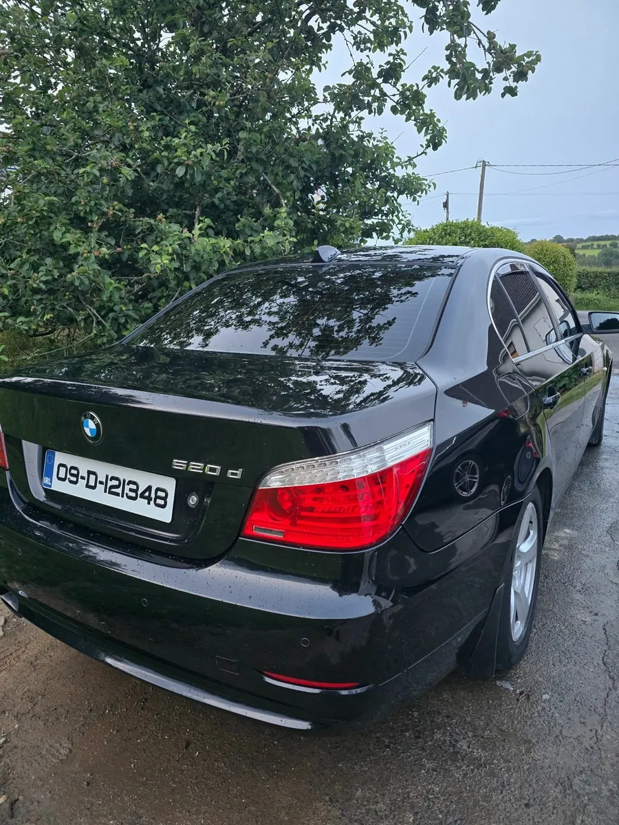 BMW 5-Series 2009 - Image 4
