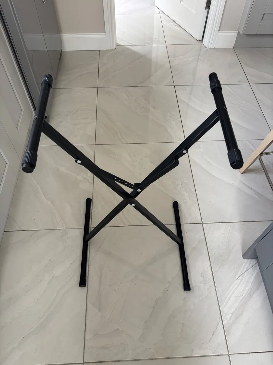 Casio electric keyboard with stand - Image 4