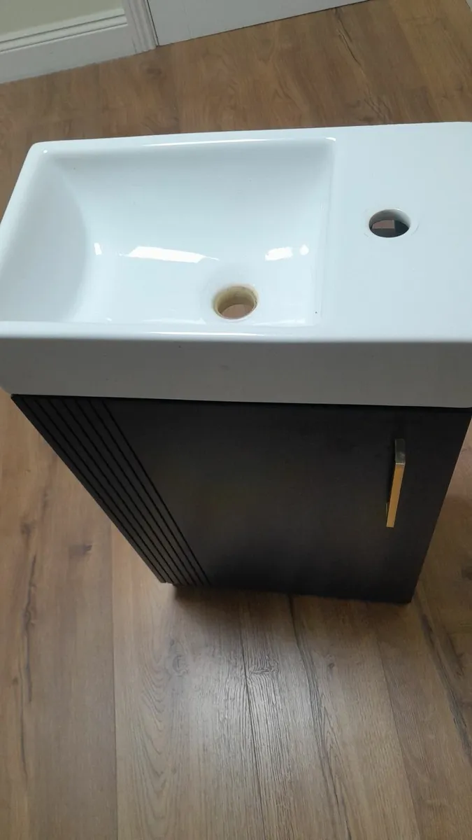 Cloakroom sink and vanity unit - Image 3