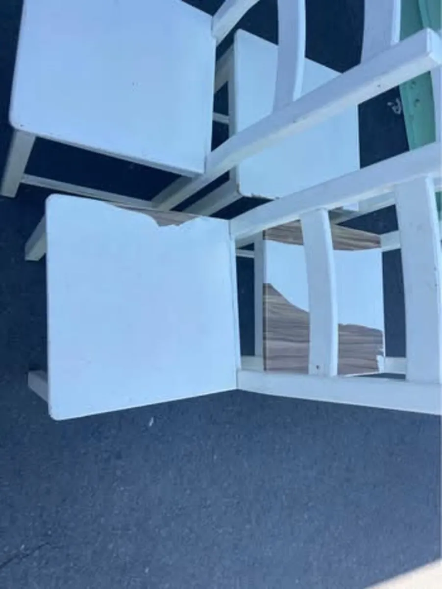 4 dining chairs - Image 1