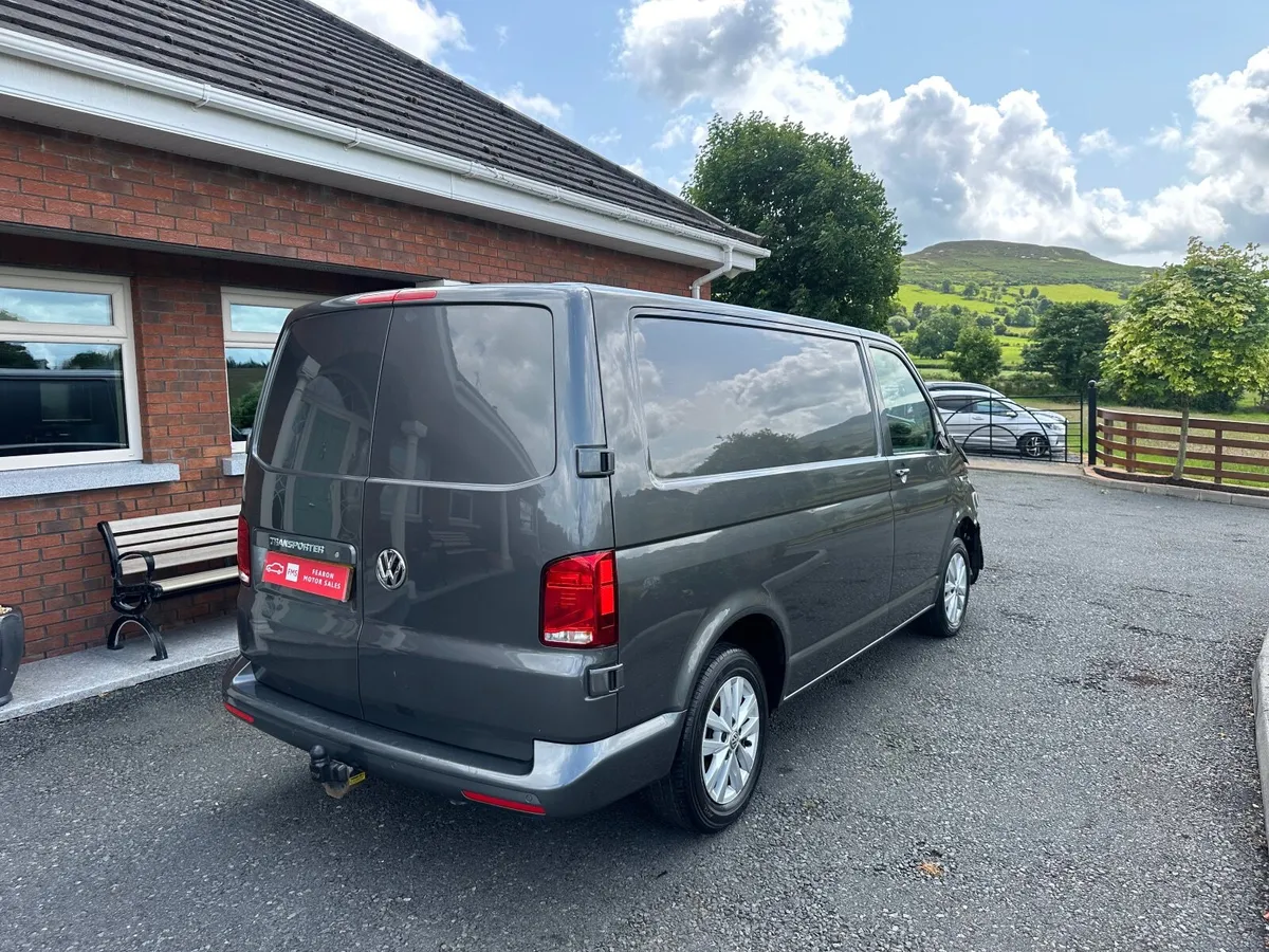 2020 Volkswagen Transporter damage repairable - Image 3