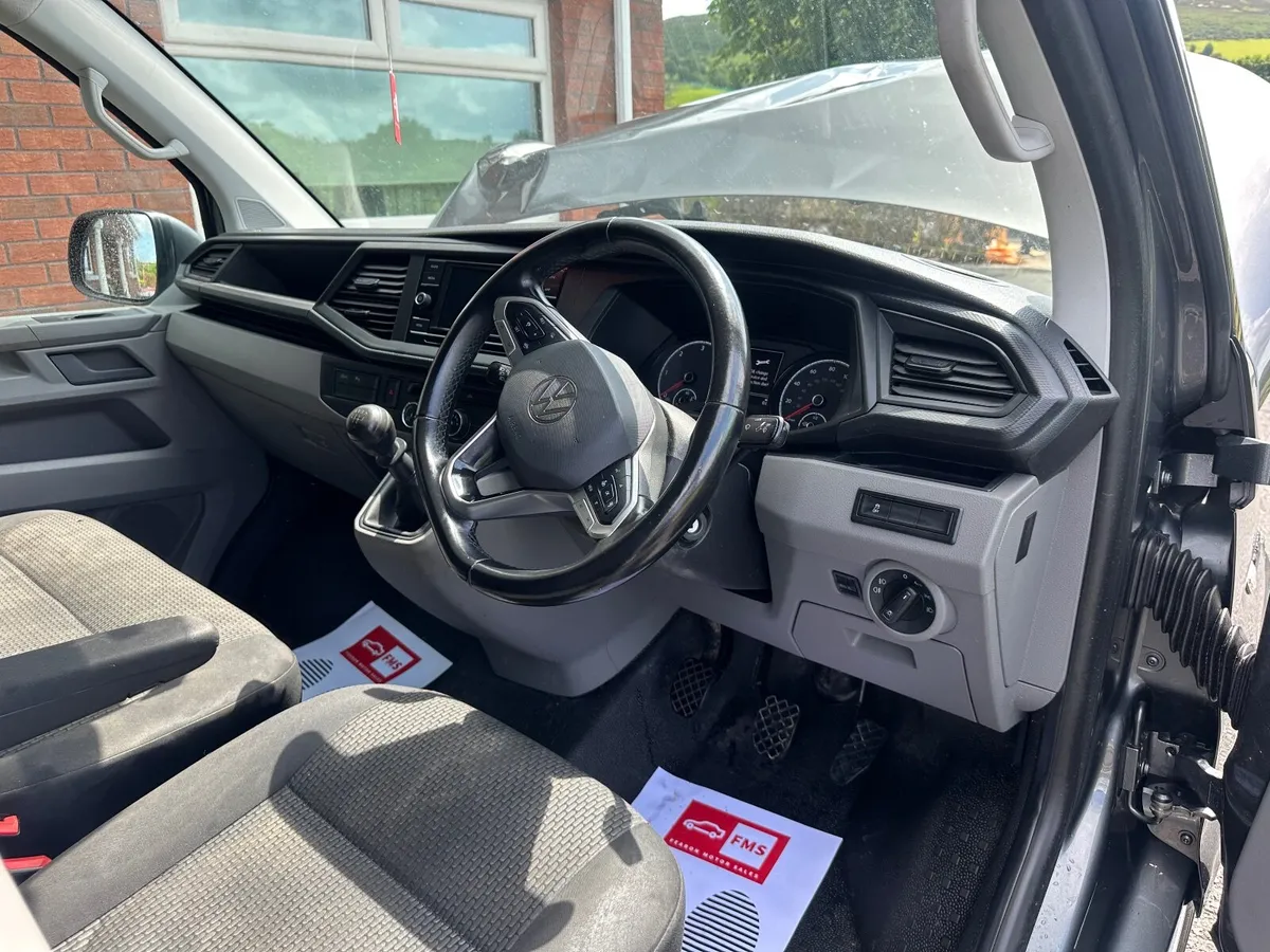 2020 Volkswagen Transporter damage repairable - Image 4
