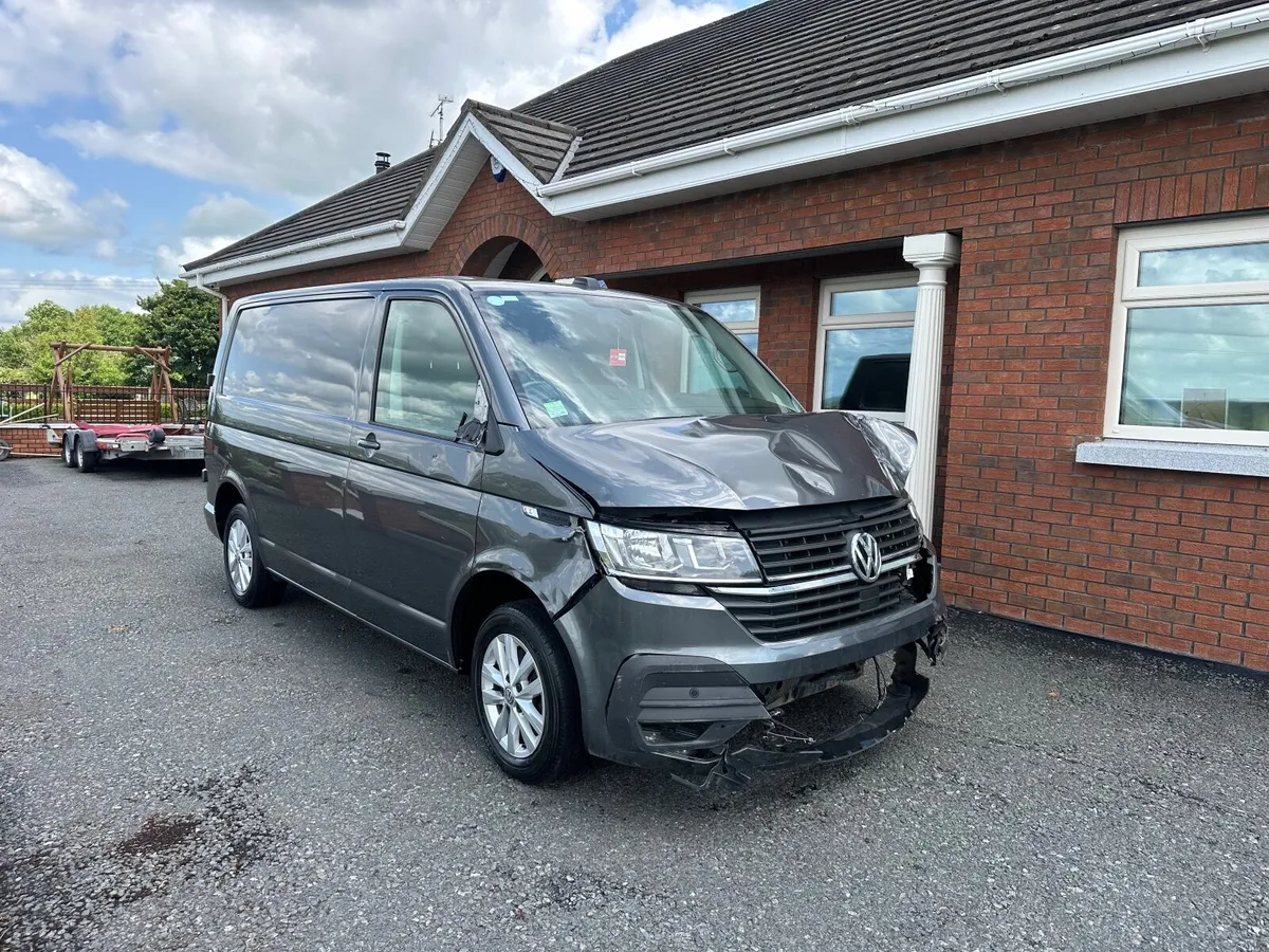 2020 Volkswagen Transporter damage repairable - Image 1