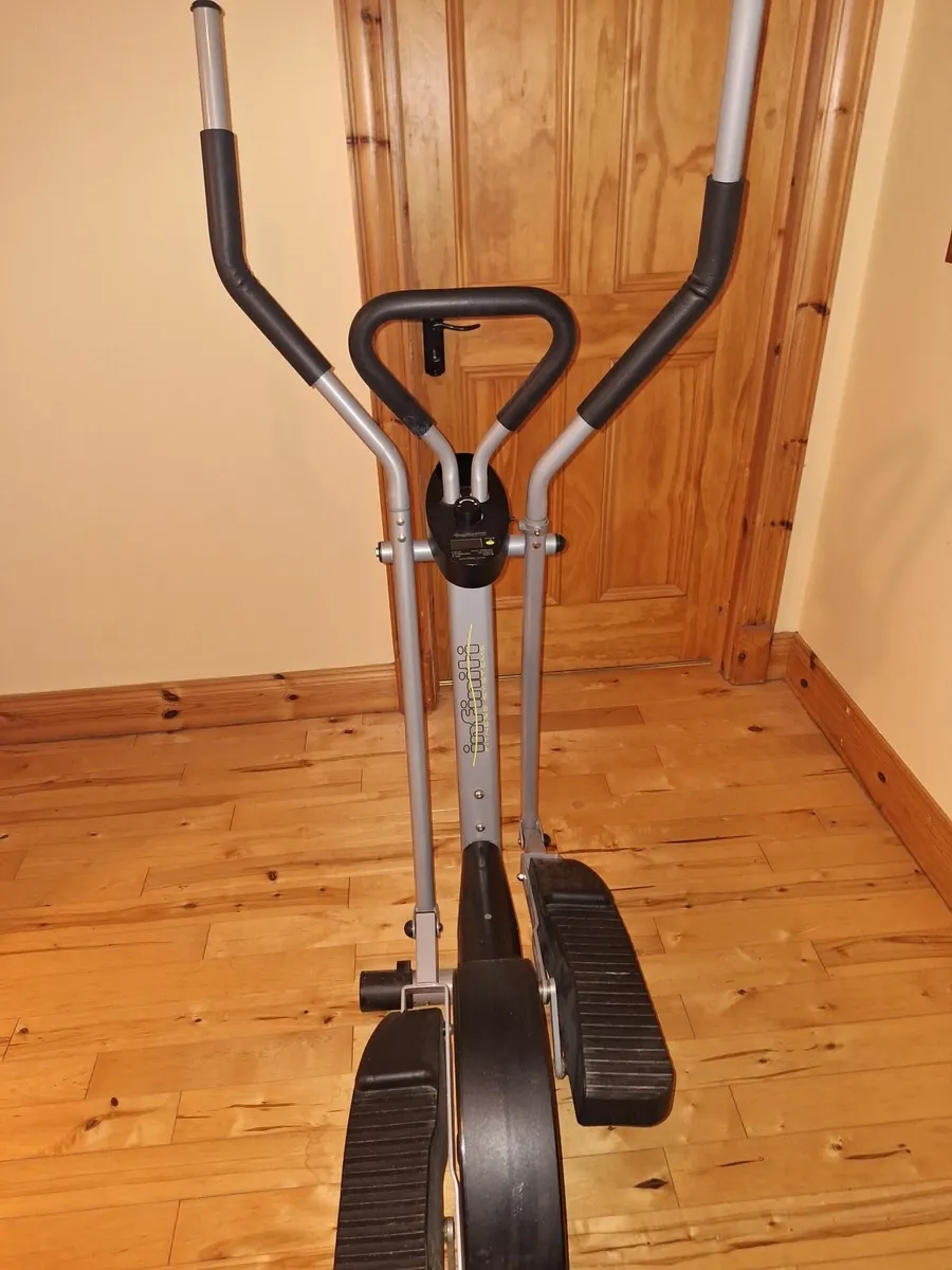 Cross trainer - Image 1
