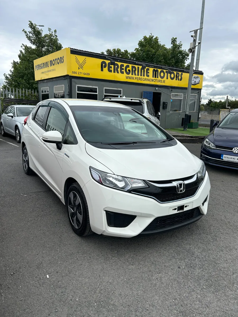 Honda fit auto hybrid low millage - Image 1