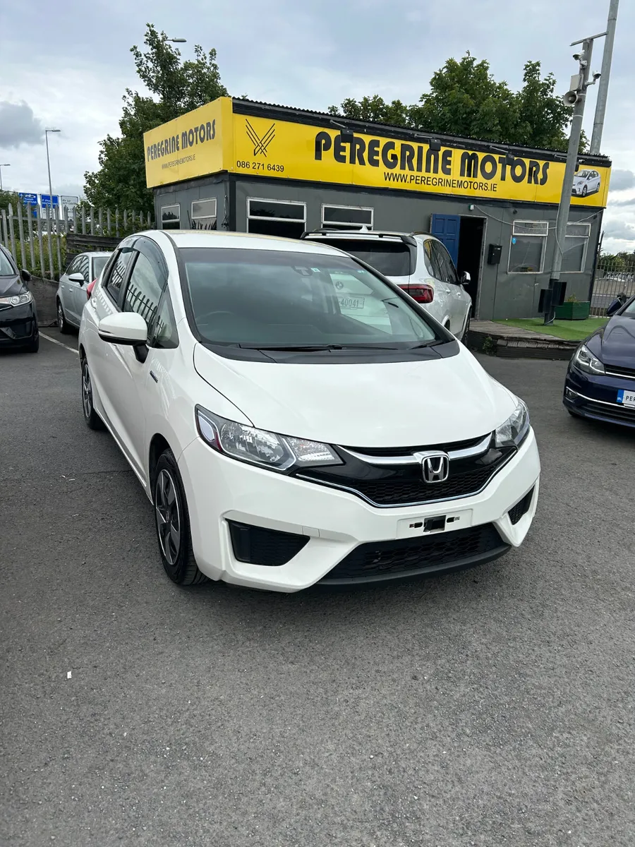 Honda fit auto hybrid low millage - Image 4