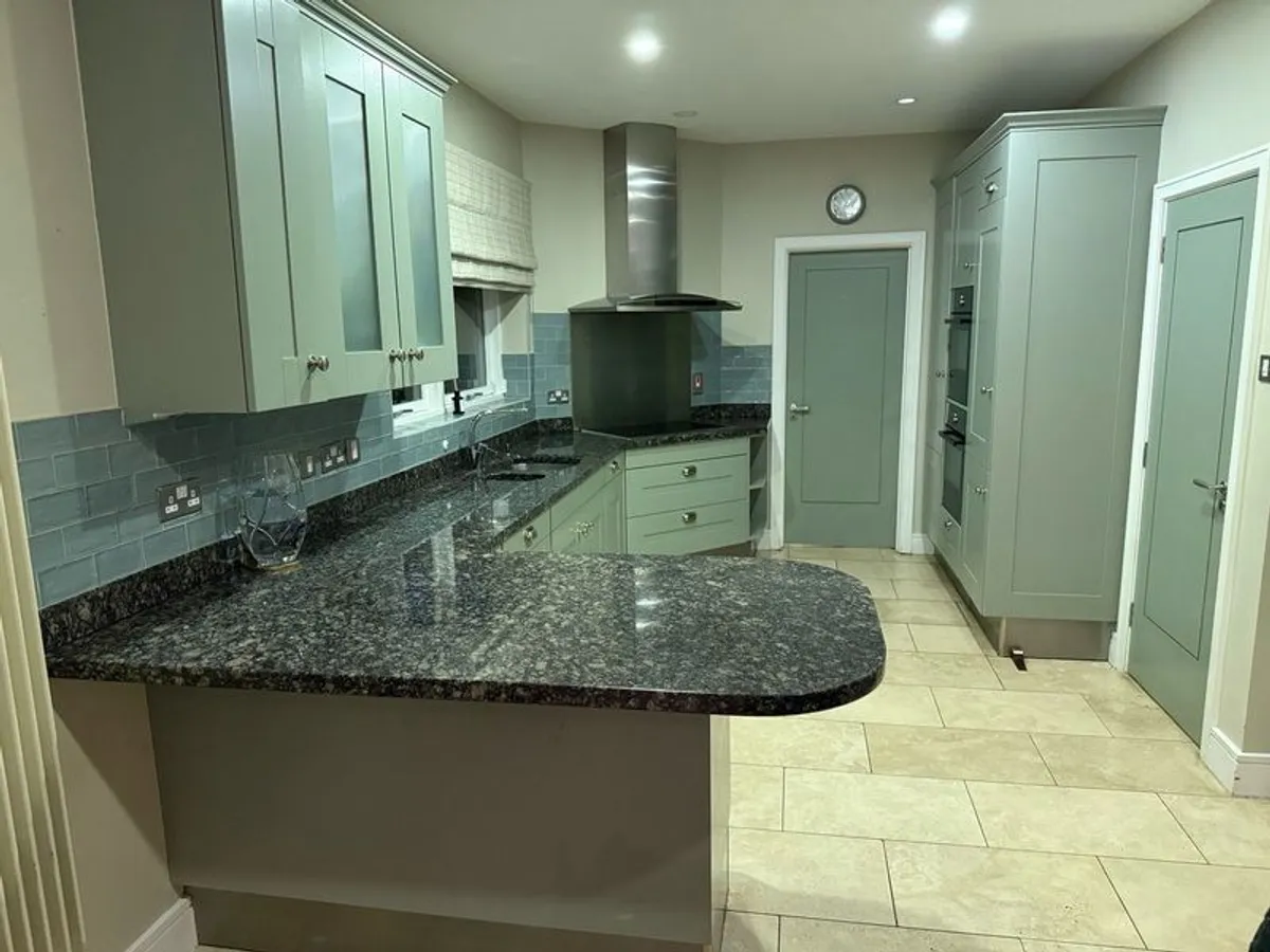 Siematic Solid Oak fitted kitchen & granite countertop - Image 1