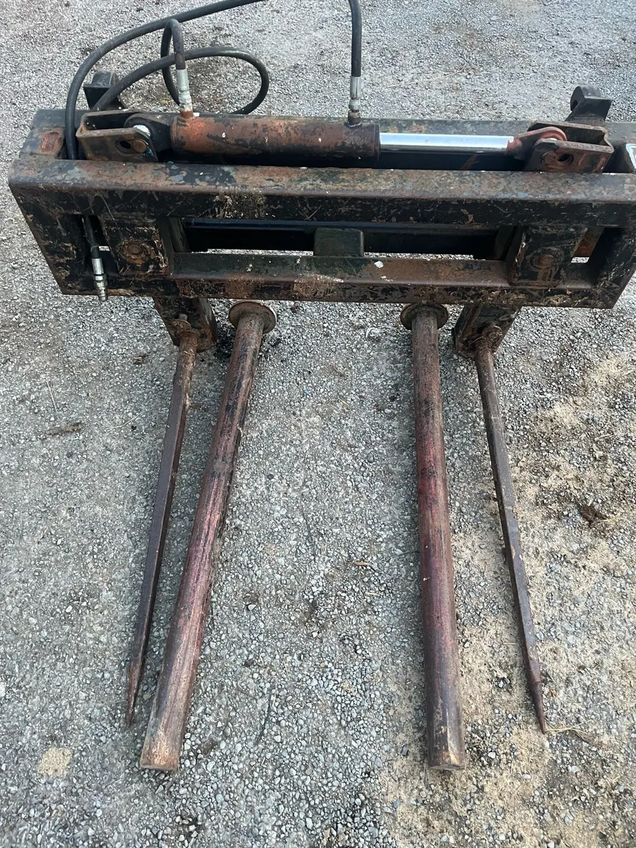 Bale handler - Image 1