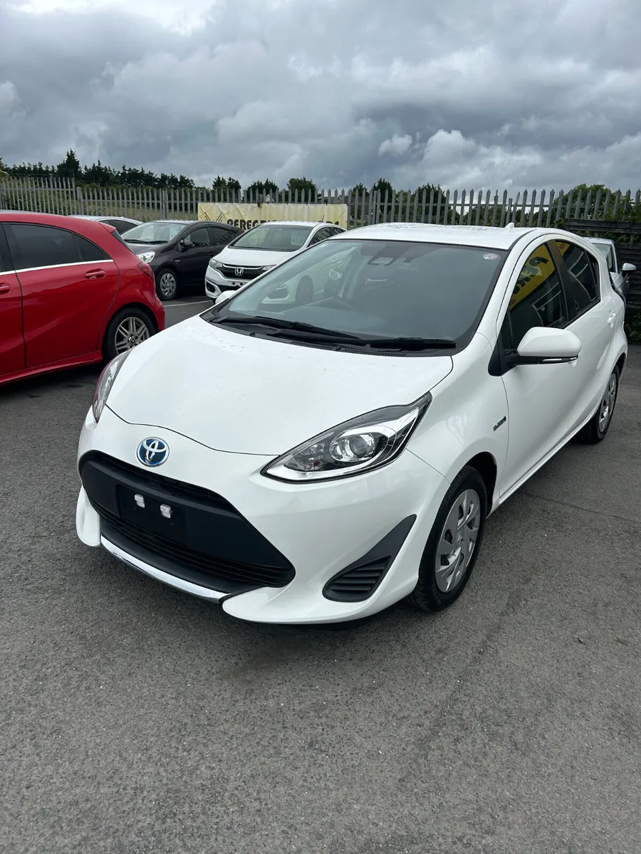 Toyota Aqua Hybrid auto - Image 3