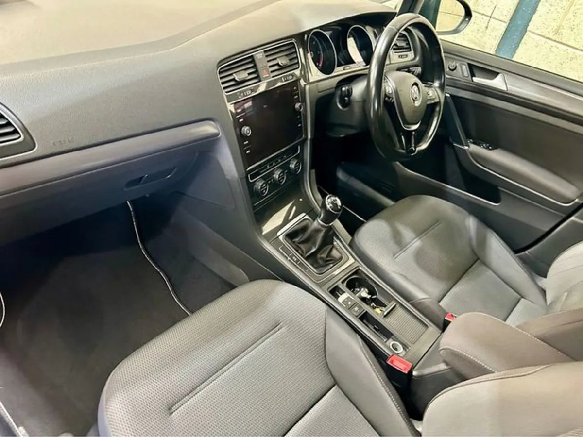 Volkswagen Golf Comfortline 1.6 TDI Manual 5speed - Image 4
