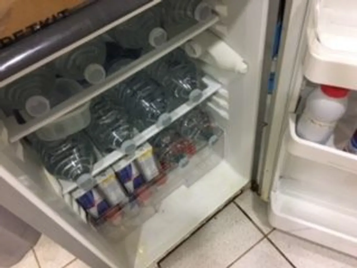 Silver Beko Undercounter fridge 50euro - Image 3
