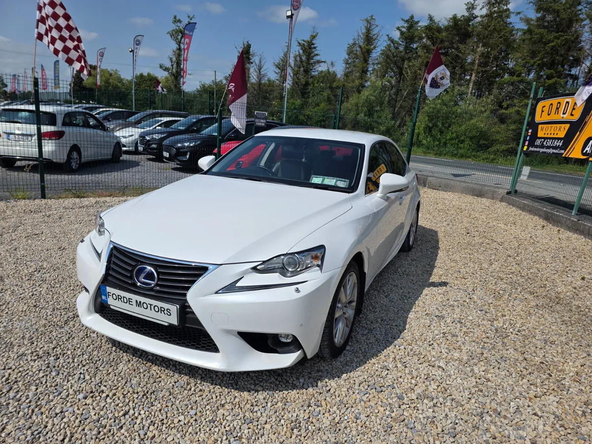 Lexus IS 300h Executive 2017 - Image 2