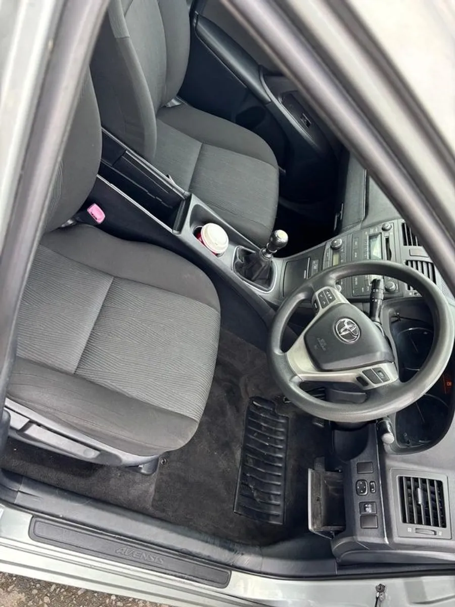 2009 Toyota Avensis - Image 1