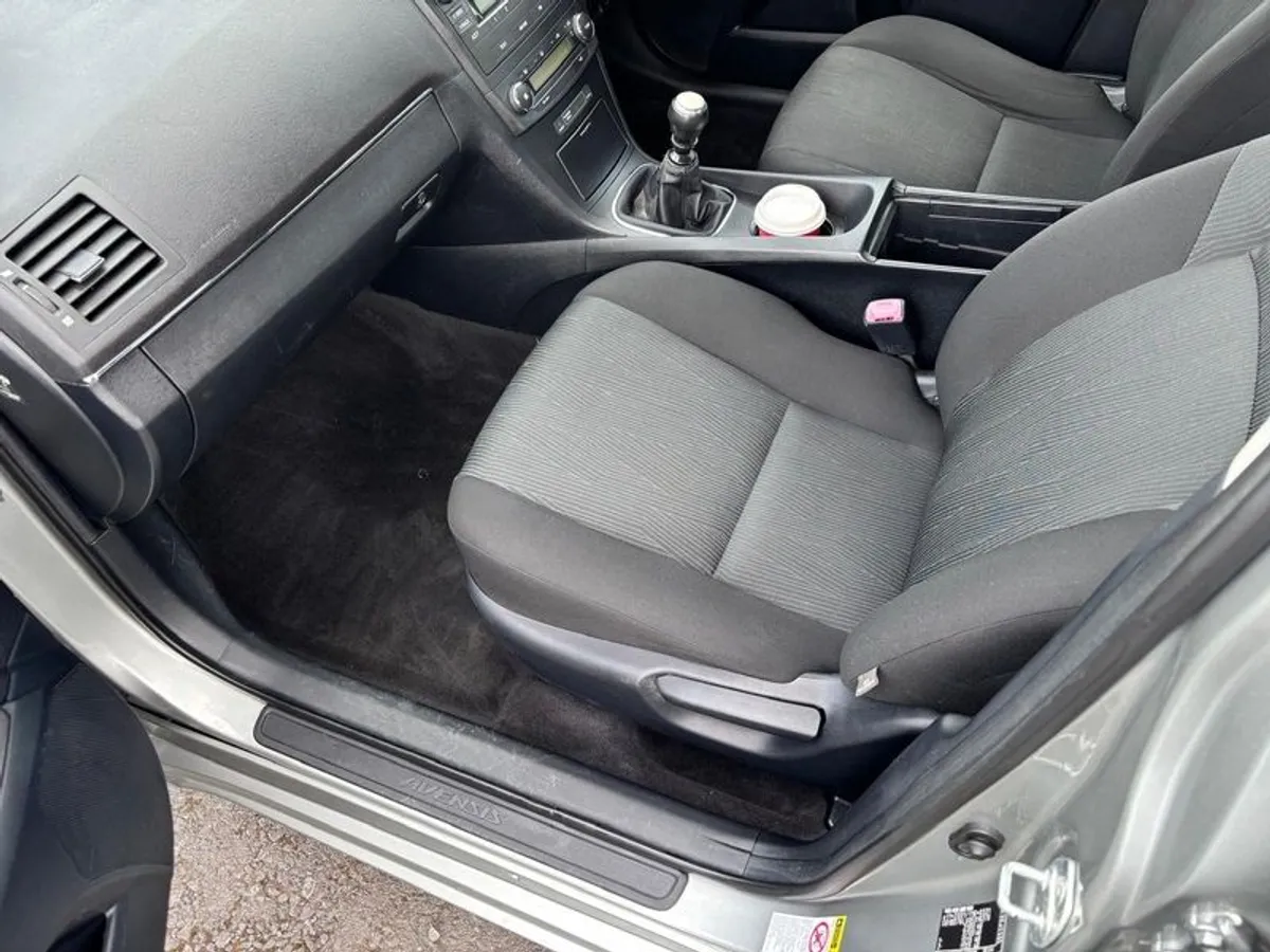 2009 Toyota Avensis - Image 2