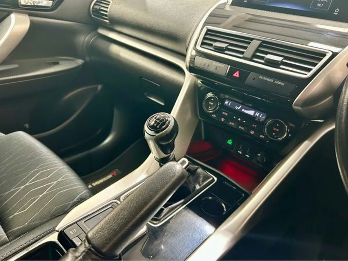 Mitsubishi ECLIPSE CROSS Ecli Intense 6MT 4DR - Image 2