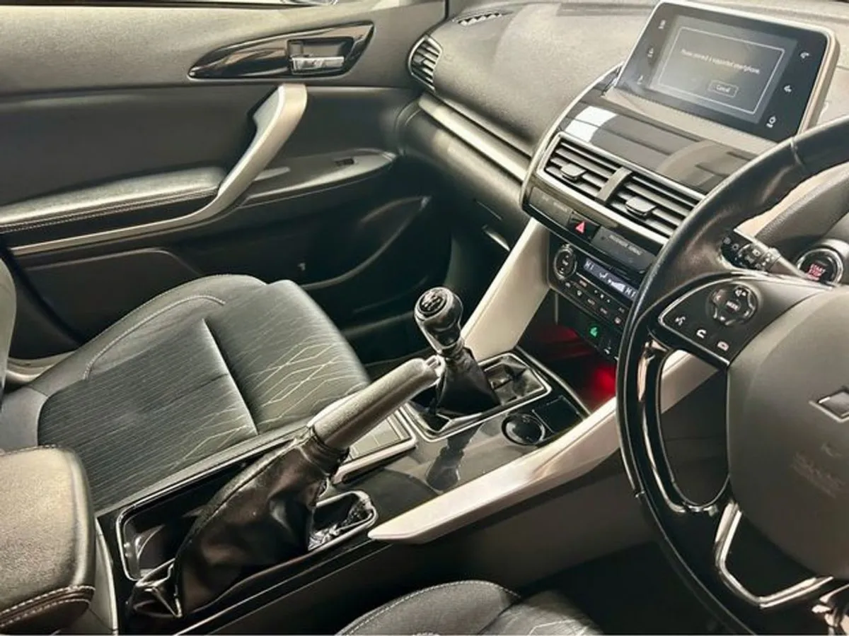 Mitsubishi ECLIPSE CROSS Ecli Intense 6MT 4DR - Image 4