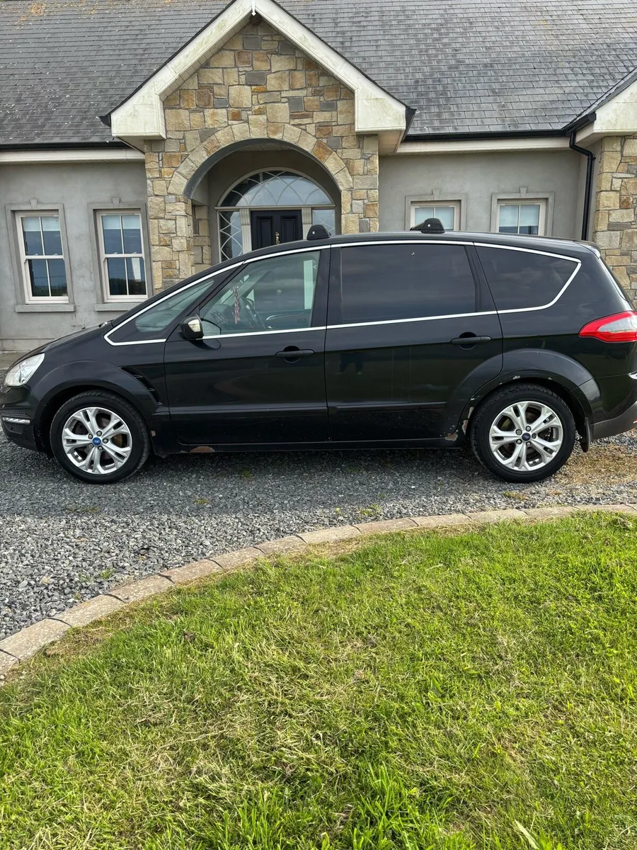 Ford S-Max - Image 1