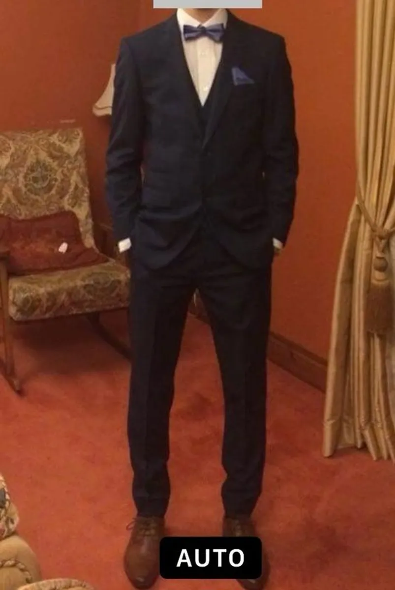 Debs suit - Image 1